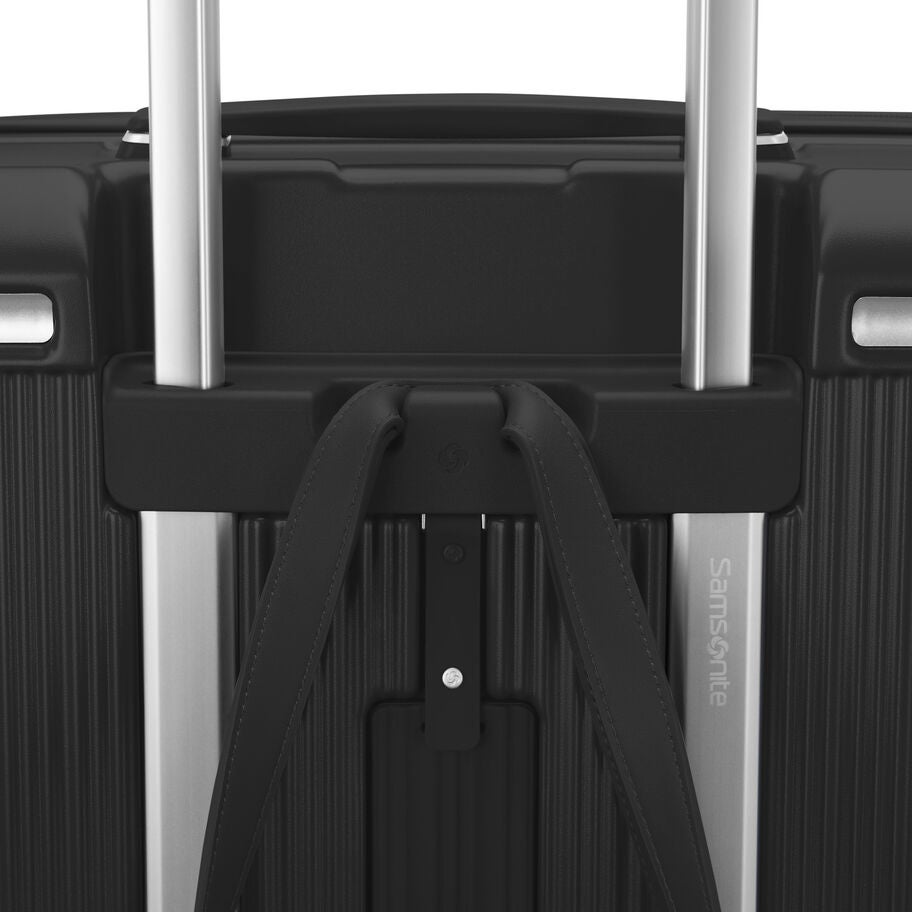 Silhouette 18 Hardside Medium Spinner in the color Black. image number 3